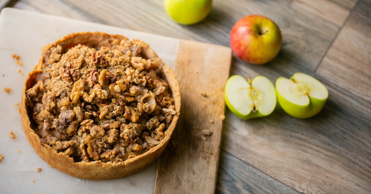 Vegan and Gluten-Free Apple Pie With Walnut Oat Crumble