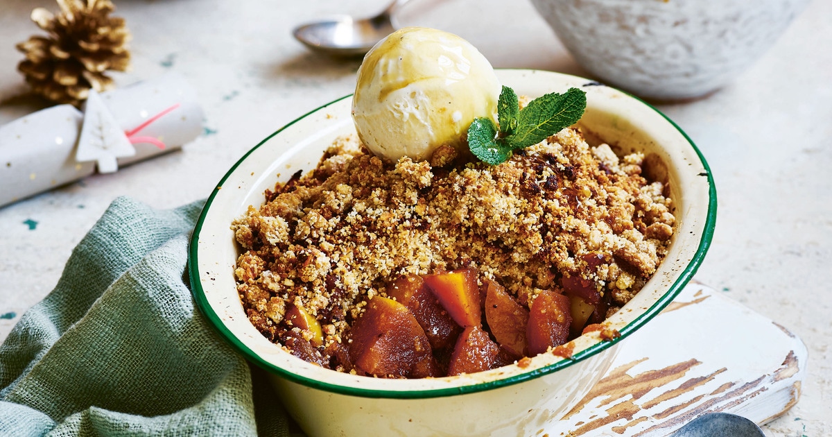 Gaz Oakley’s Cinnamon-Spiced Vegan Apple Crumble À La Mode