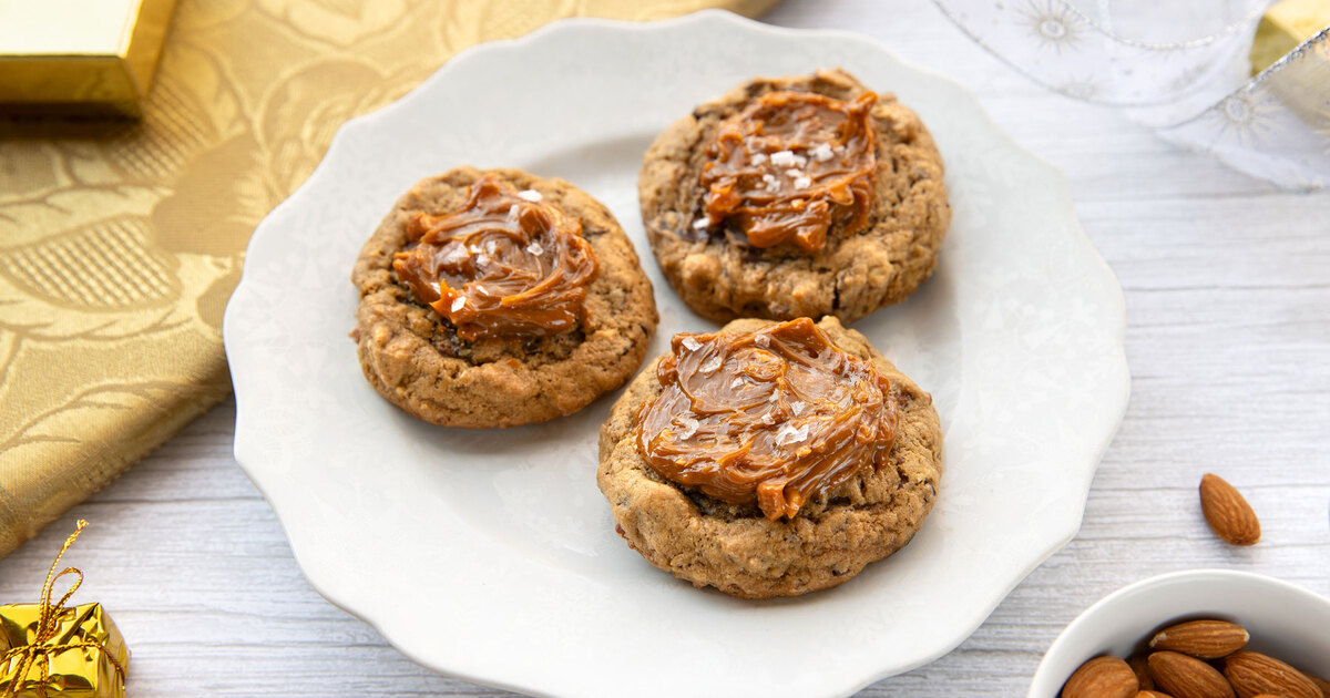 Vegan Chocolate Caramel Praline Cookies