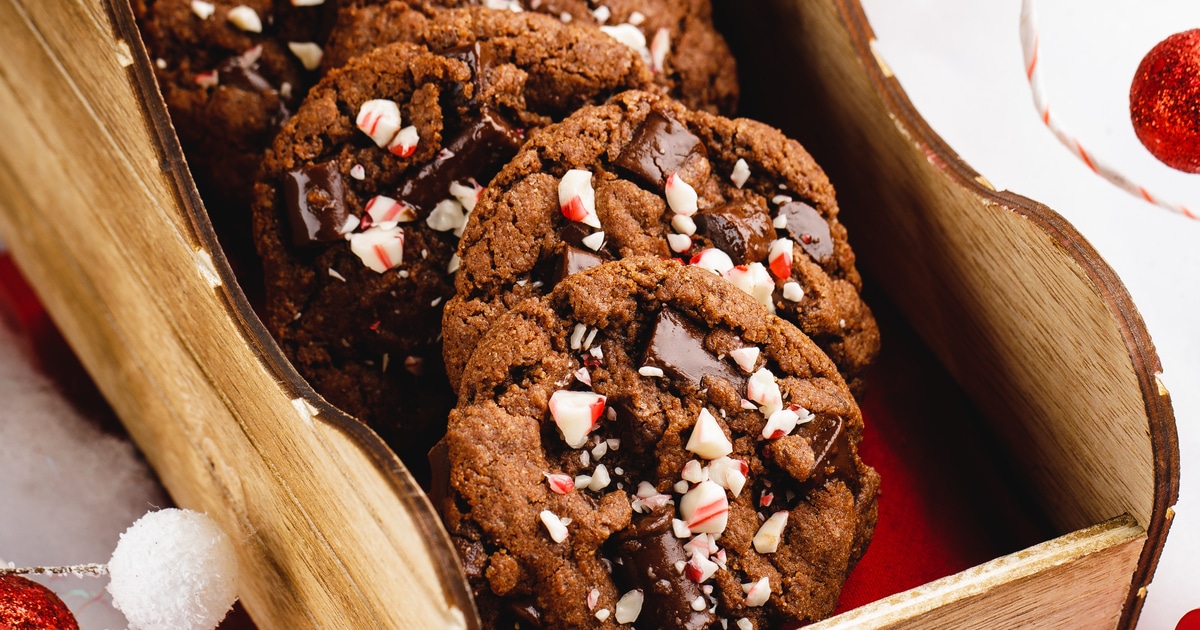 Vegan Peppermint Chocolate Chunk Brownie Cookies